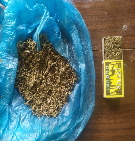 В Алтыарыкском районе задержан подозреваемый в хранении наркотика “марихуана”