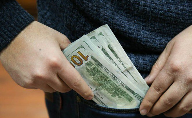 В Риштанском районе арендатор украл деньги из квартиры